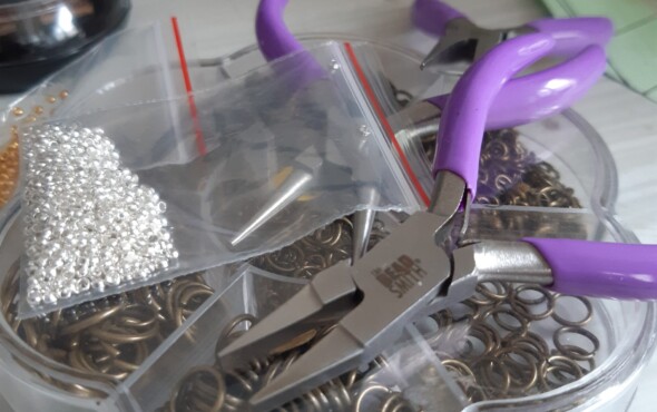 Atelier pratique pour apprendre à réparer ses bijoux - Programmation octobre Envie Le Labo