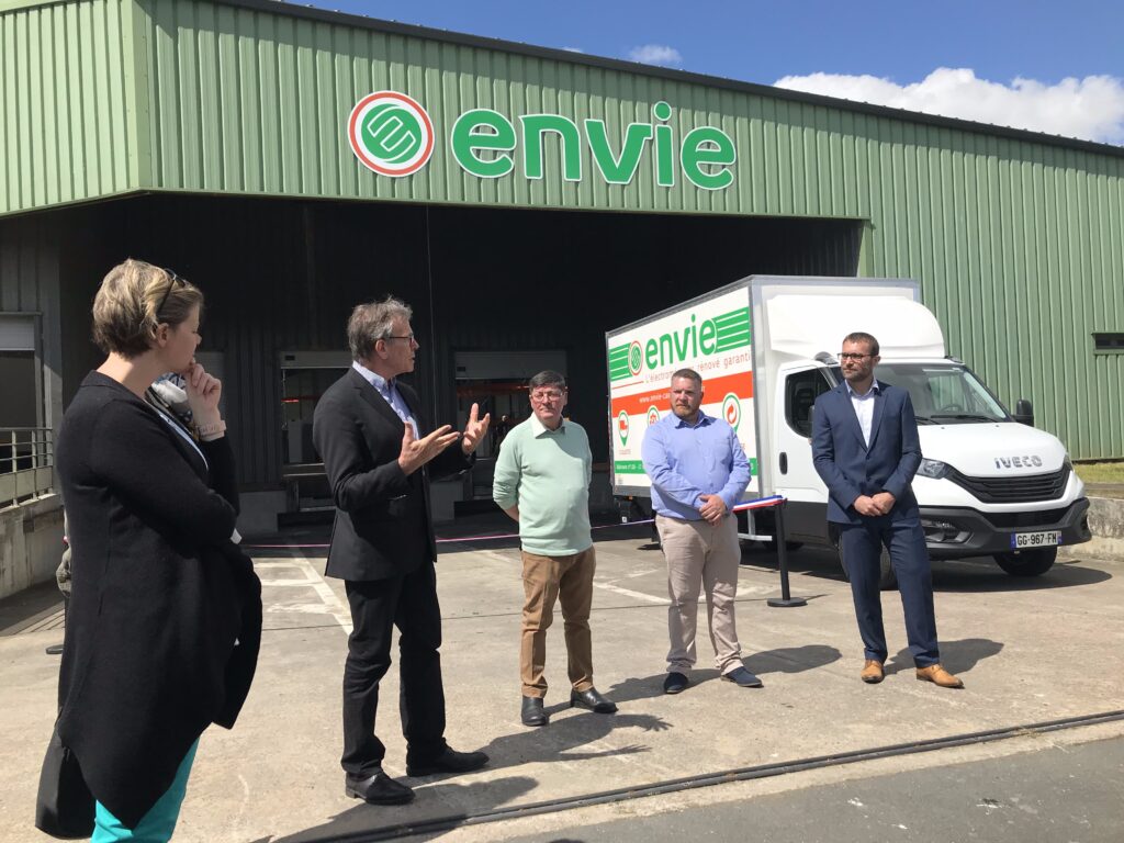 Photo des élus, partenaires et présidents lors du discours de remerciement pour l'ouverture d'Envie 14