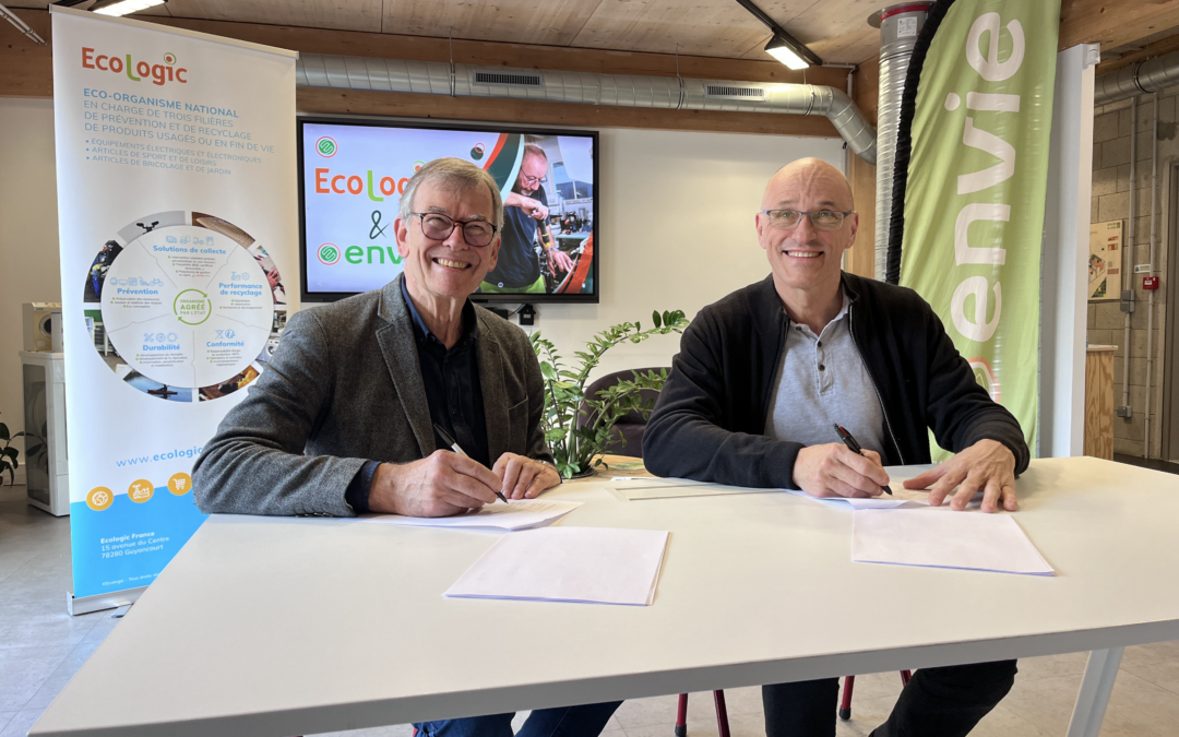 Photo de Jean-Paul Raillard, Président de la Fédération Envie, et René-Louis Perrier, Président d'Ecologic